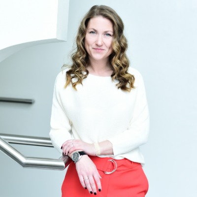 Porträt von Julia Dinos, M.Sc. Psychologie